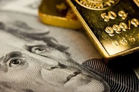 Gold jumps above $4,690 as oil tumbles, Wall Street closes at fresh records - Kitco PM Report