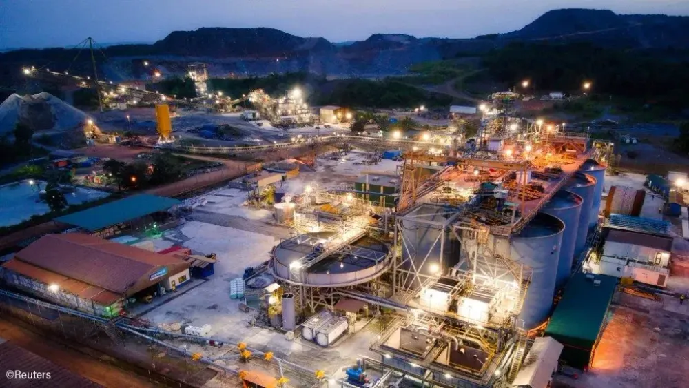 Ghana weighs local bids for $1bn revival of Gold Fields' Damang mine