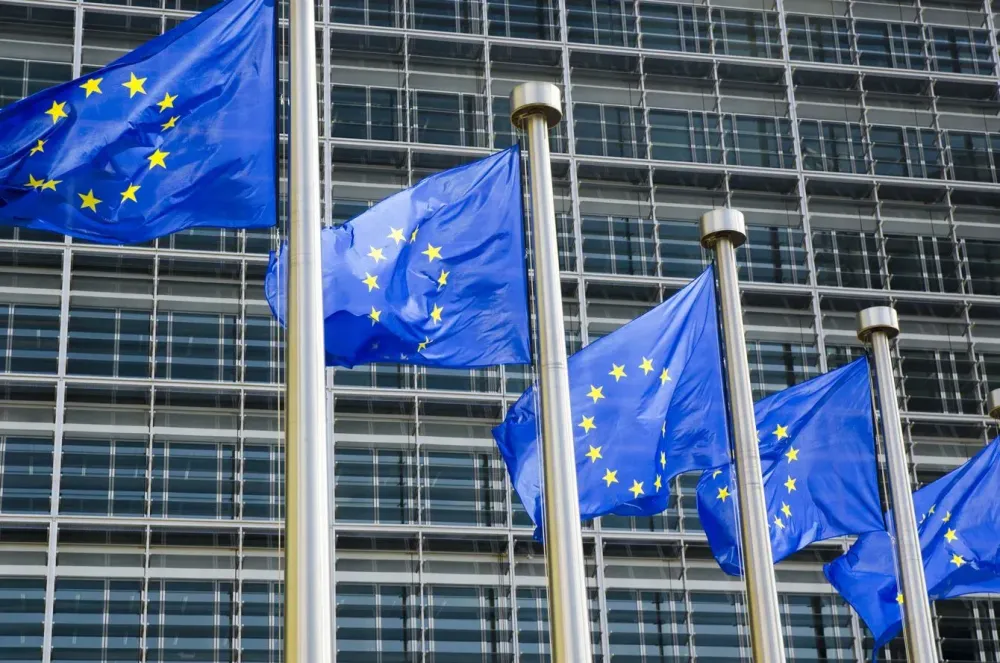 Gold price keeps going down as ECB leaves rates unchanged