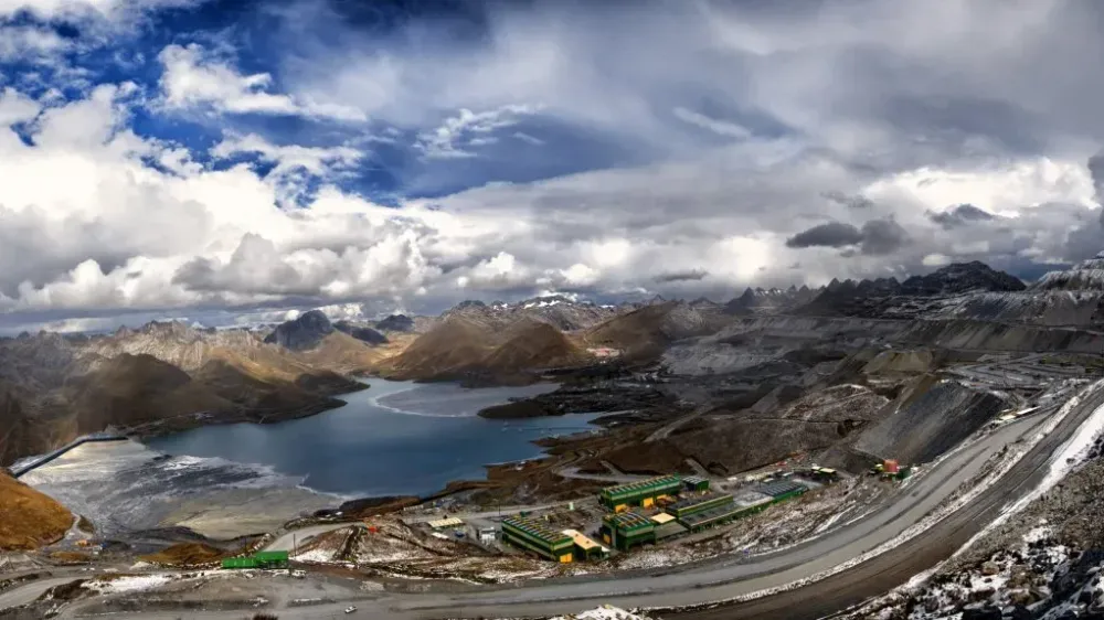 Peru's Antamina copper mine halts operations after worker death