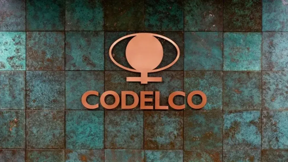 Strike could cut November output at Chile's Centinela copper mine by half, unions say