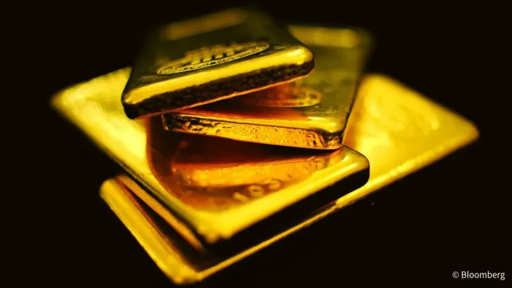 UBS raises gold target to $6200/oz, sees slight dip by year‑end