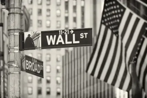 Gold prices holding near session highs as Empire State Survey falls to 5.7 in June
